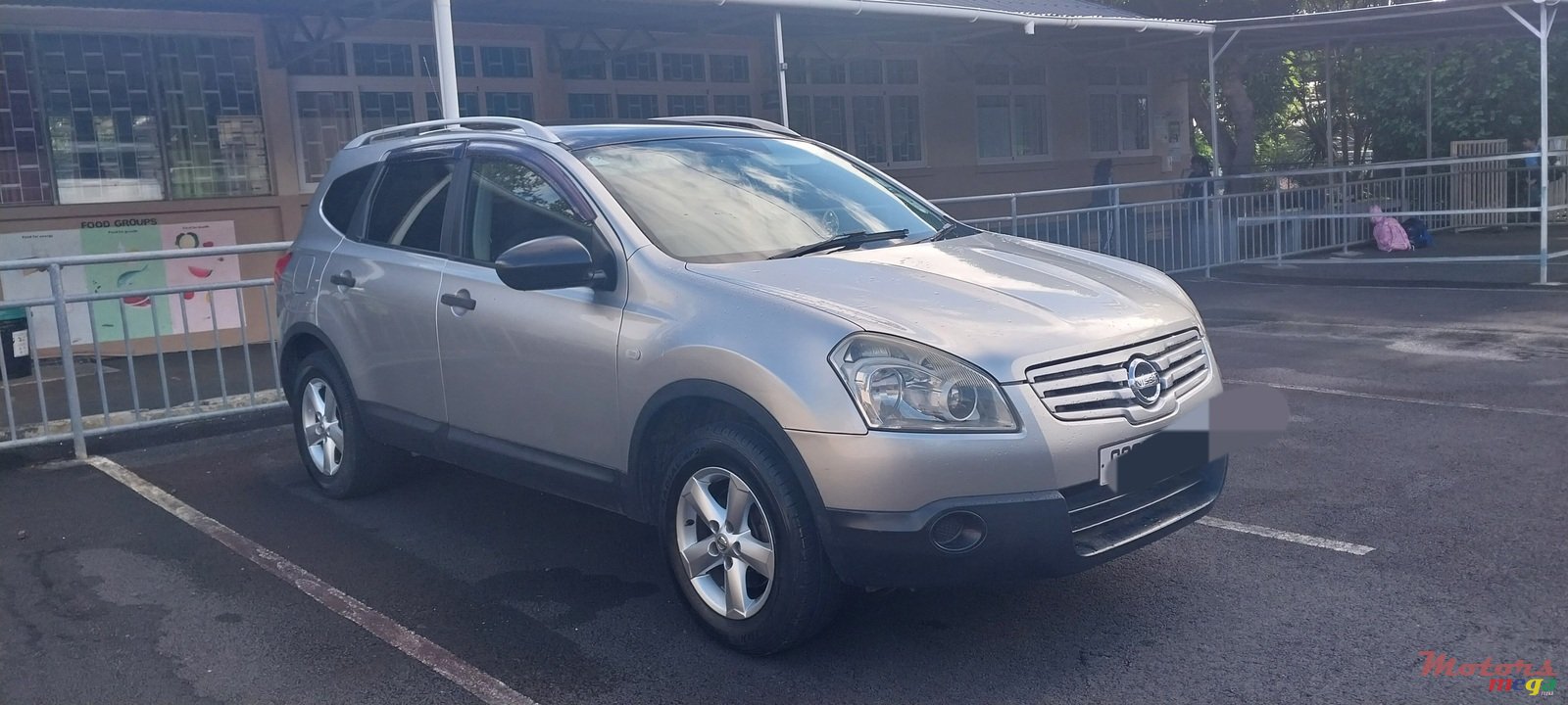 2010' Nissan Qashqai+2 photo #3