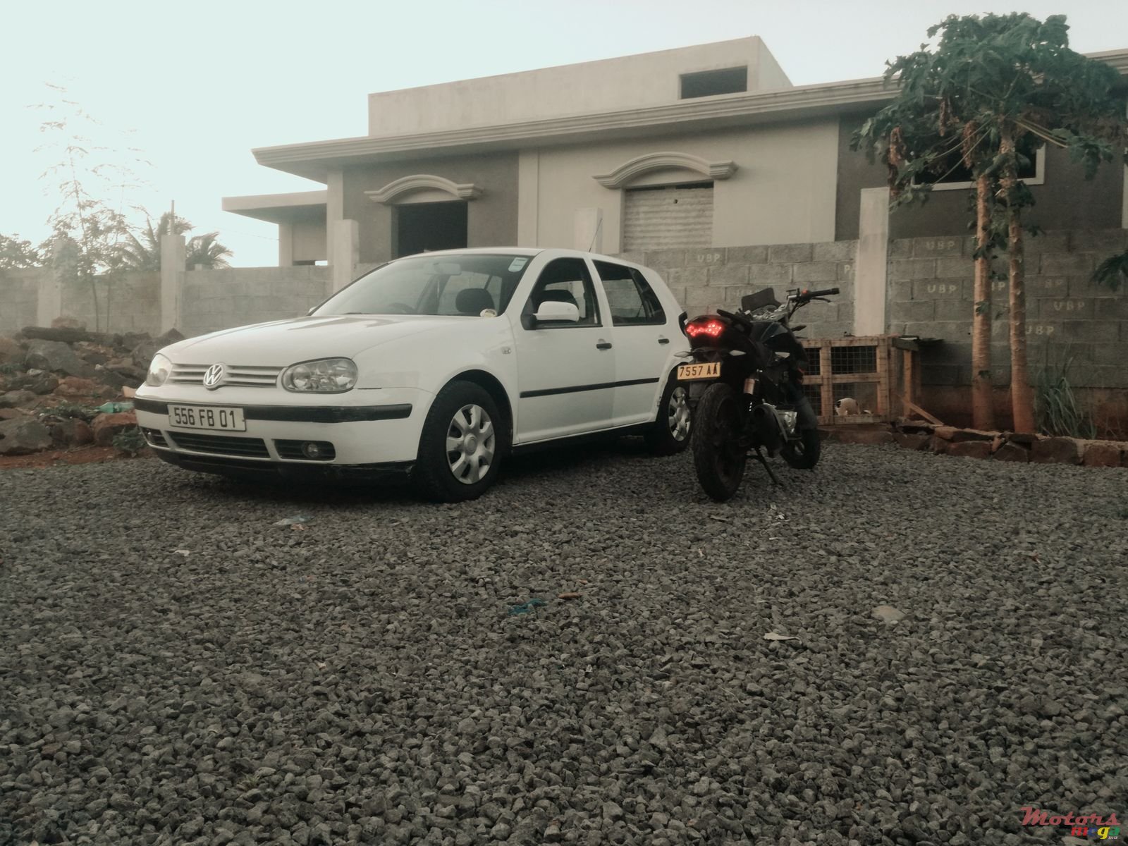 2001' Volkswagen Golf photo #1