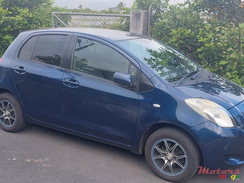 2006' Toyota Vitz photo #4