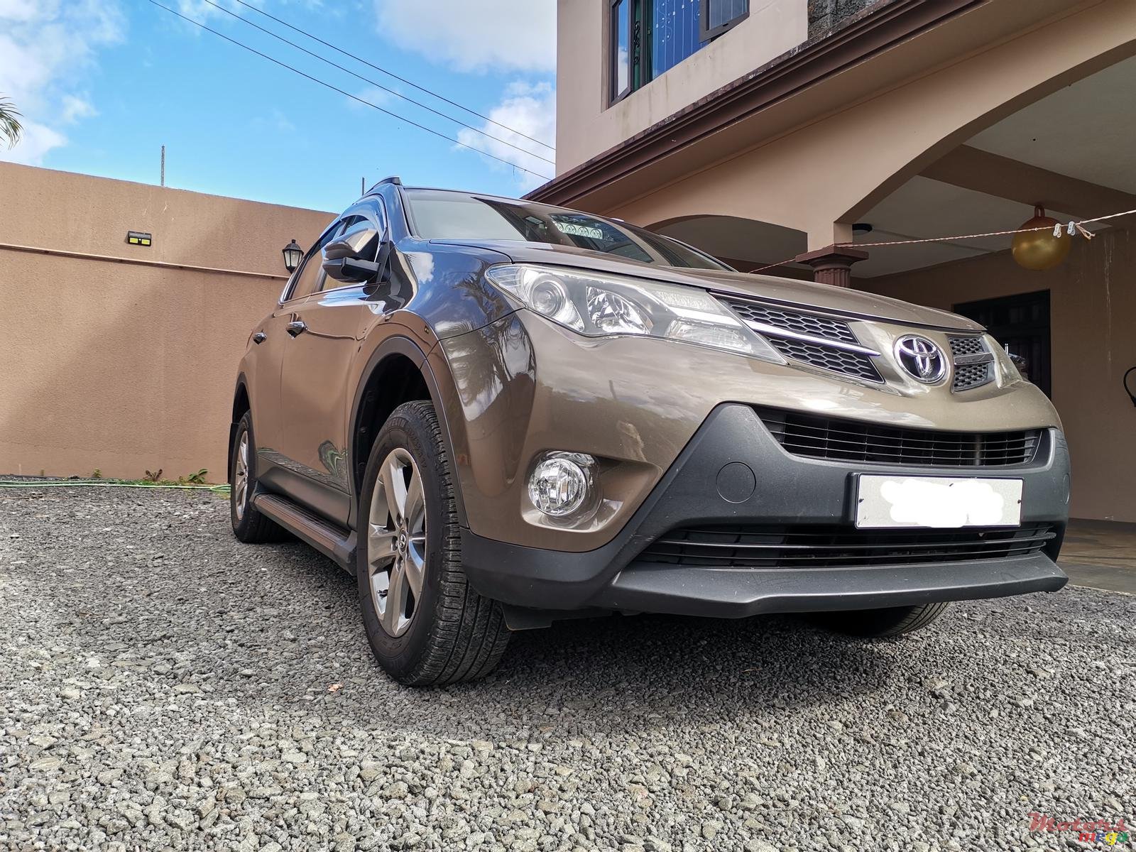 2015' Toyota RAV4 photo #3