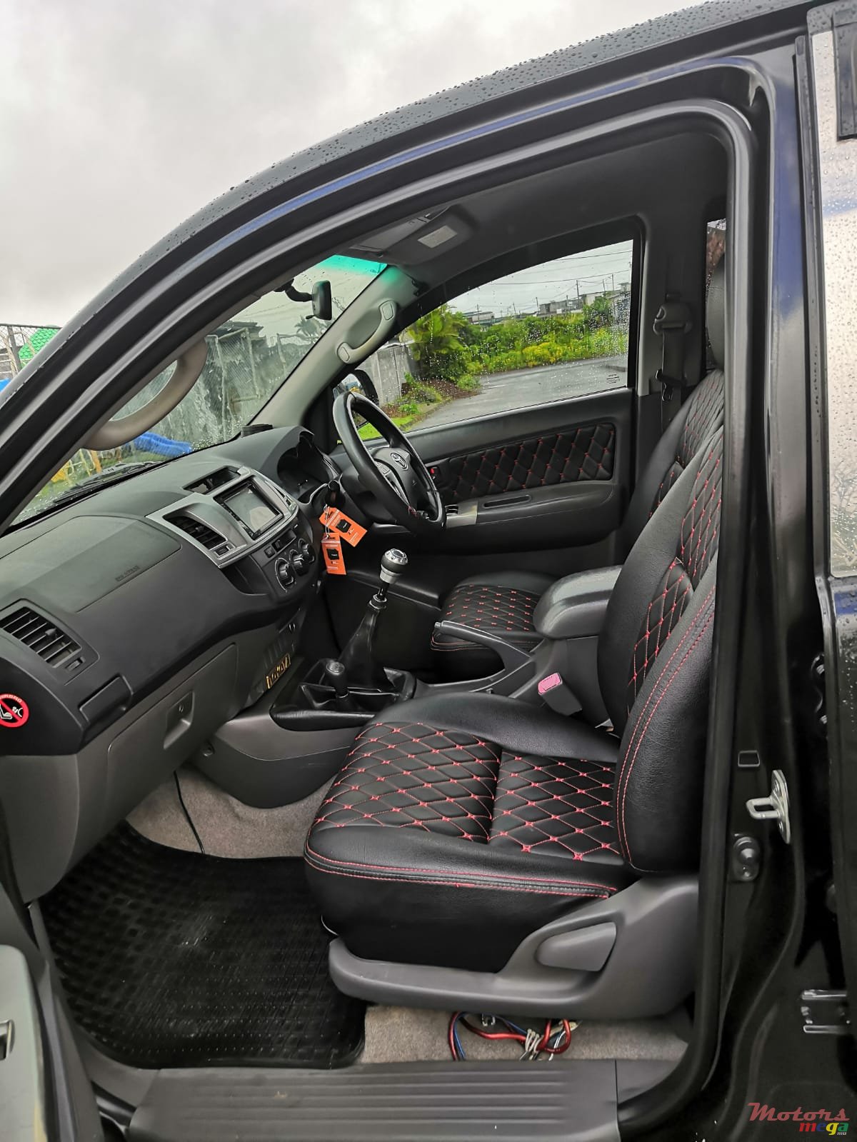 2013' Toyota Hilux 4x4 2.5 Turbo photo #3