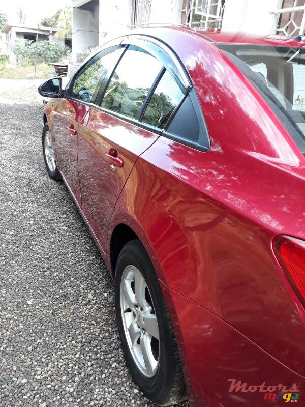 2010' Chevrolet Cruze photo #3