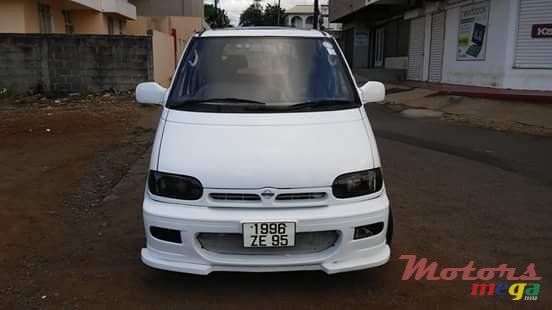 1995' Nissan Serena photo #3