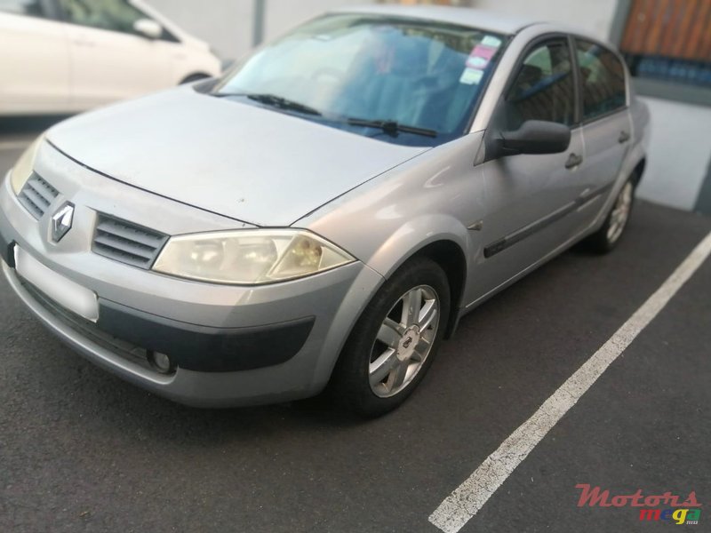 2004' Renault photo #4