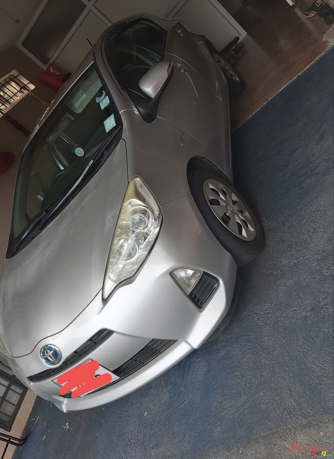 2013' Toyota Aqua photo #1