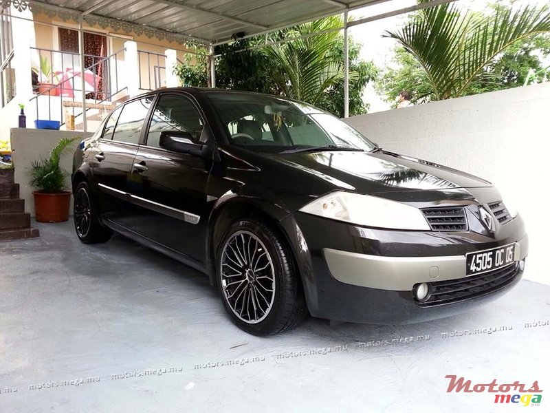 2005' Renault photo #1