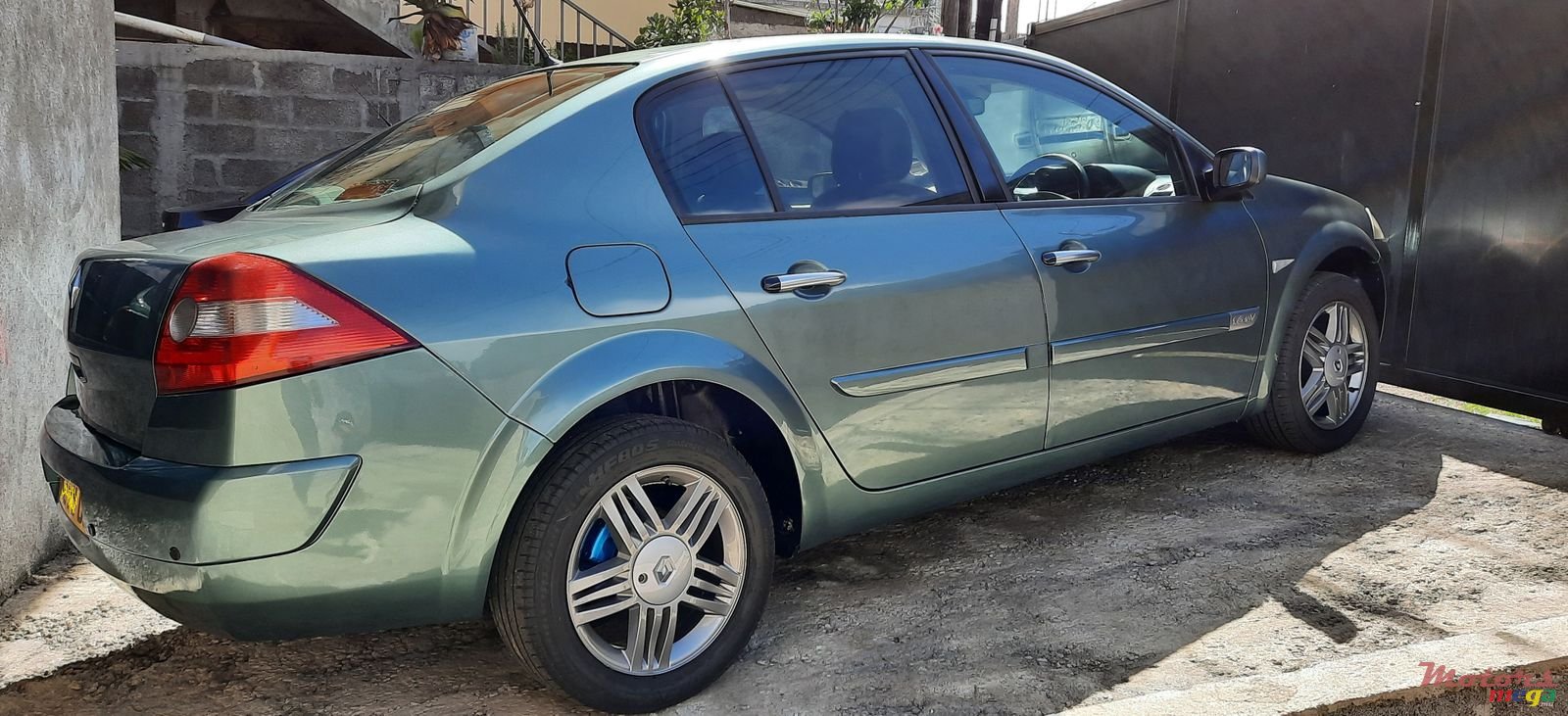 2005' Renault Megane photo #2