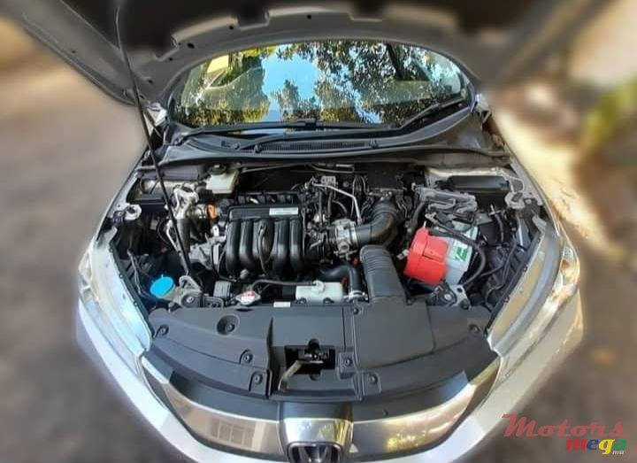 2016' Honda Grace photo #4