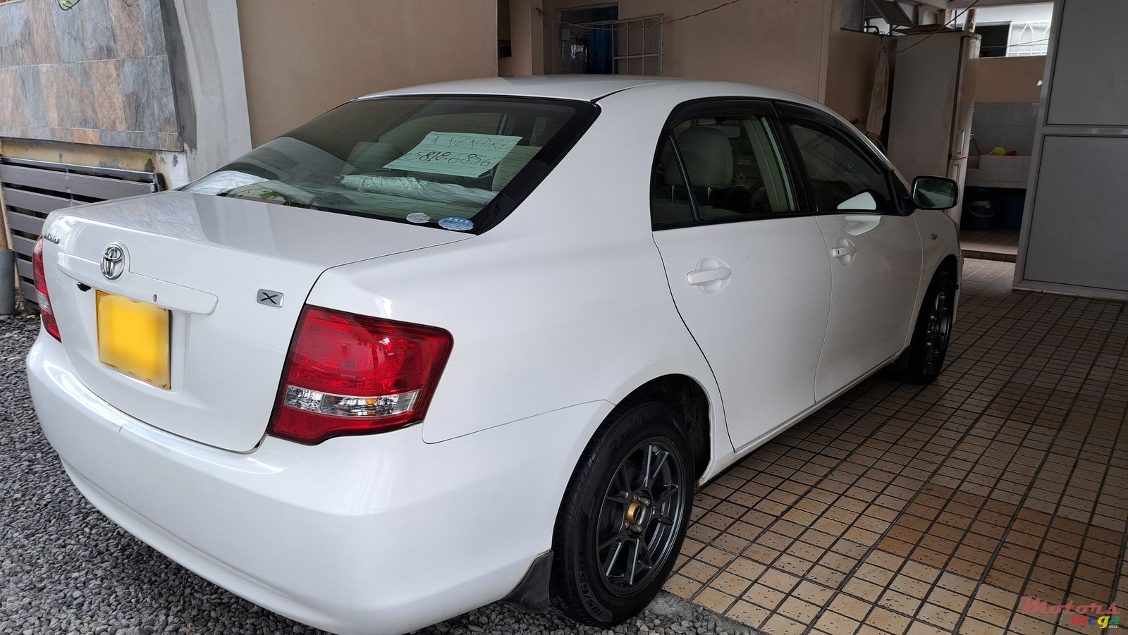 2011' Toyota photo #2