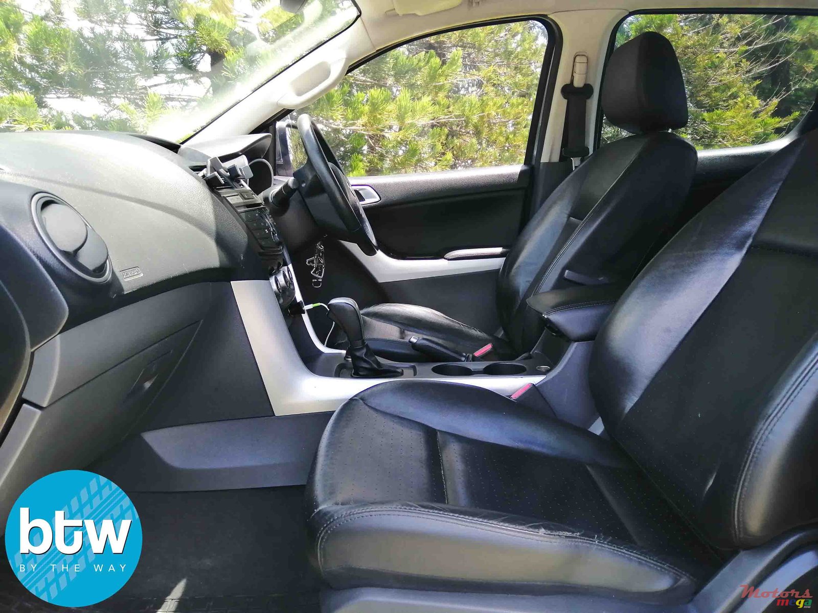 2015' Mazda BT-50 photo #5