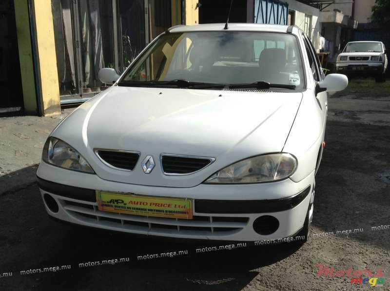 2001' Renault Megane photo #1