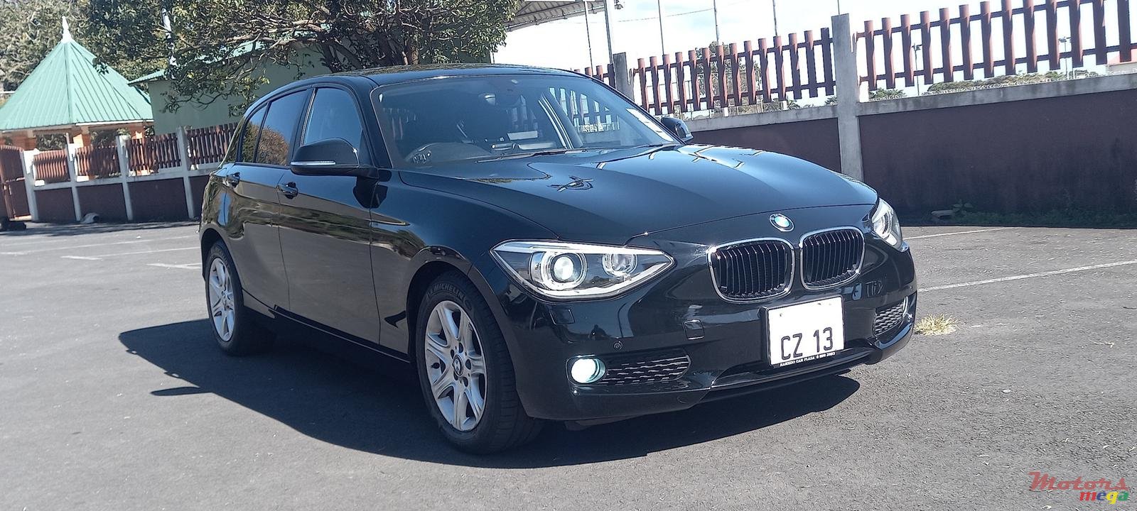 2013' BMW 1 Series 5 Door 116i photo #2