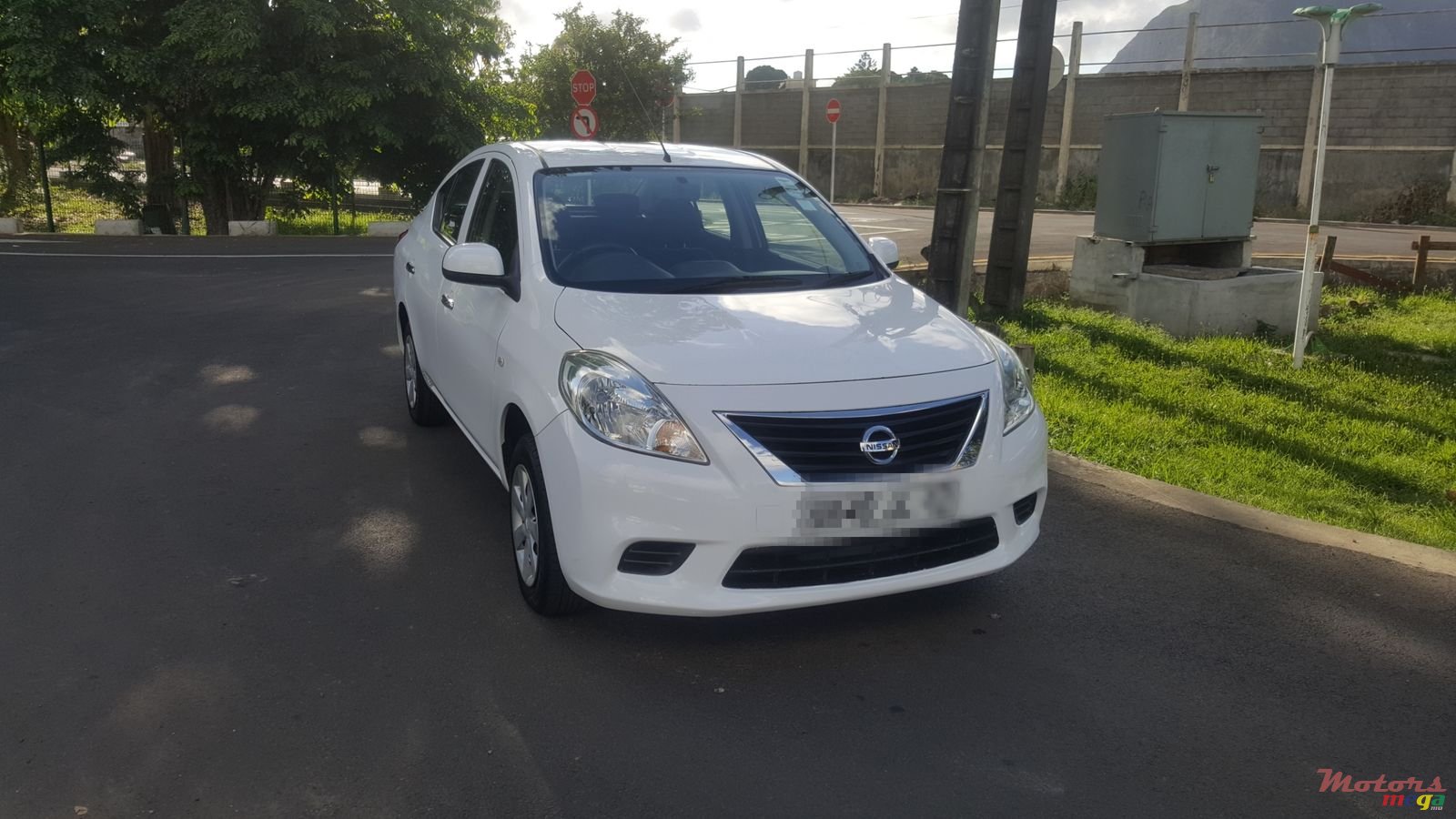 2012' Nissan Almera photo #1