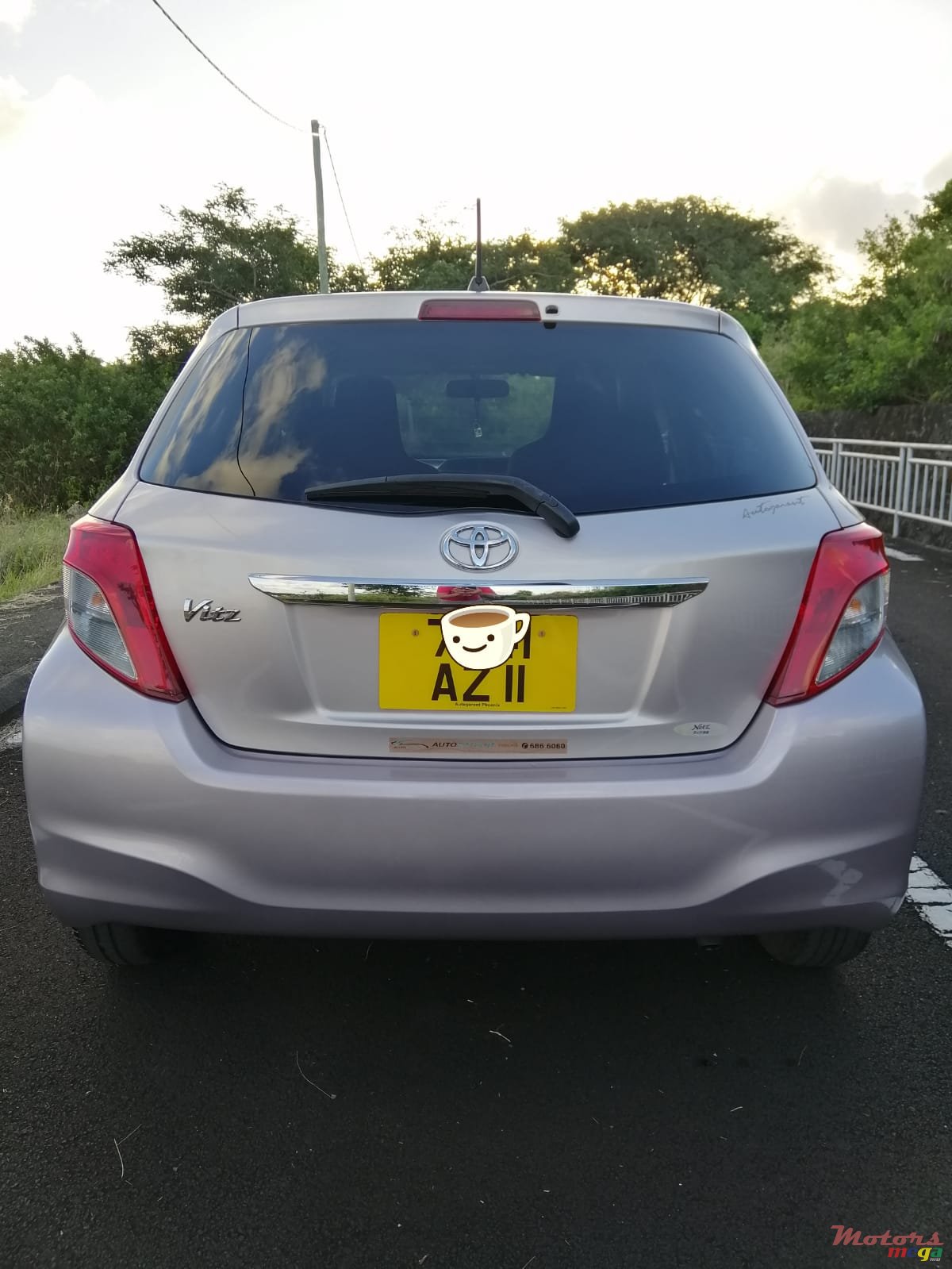 2011' Toyota Vitz photo #5