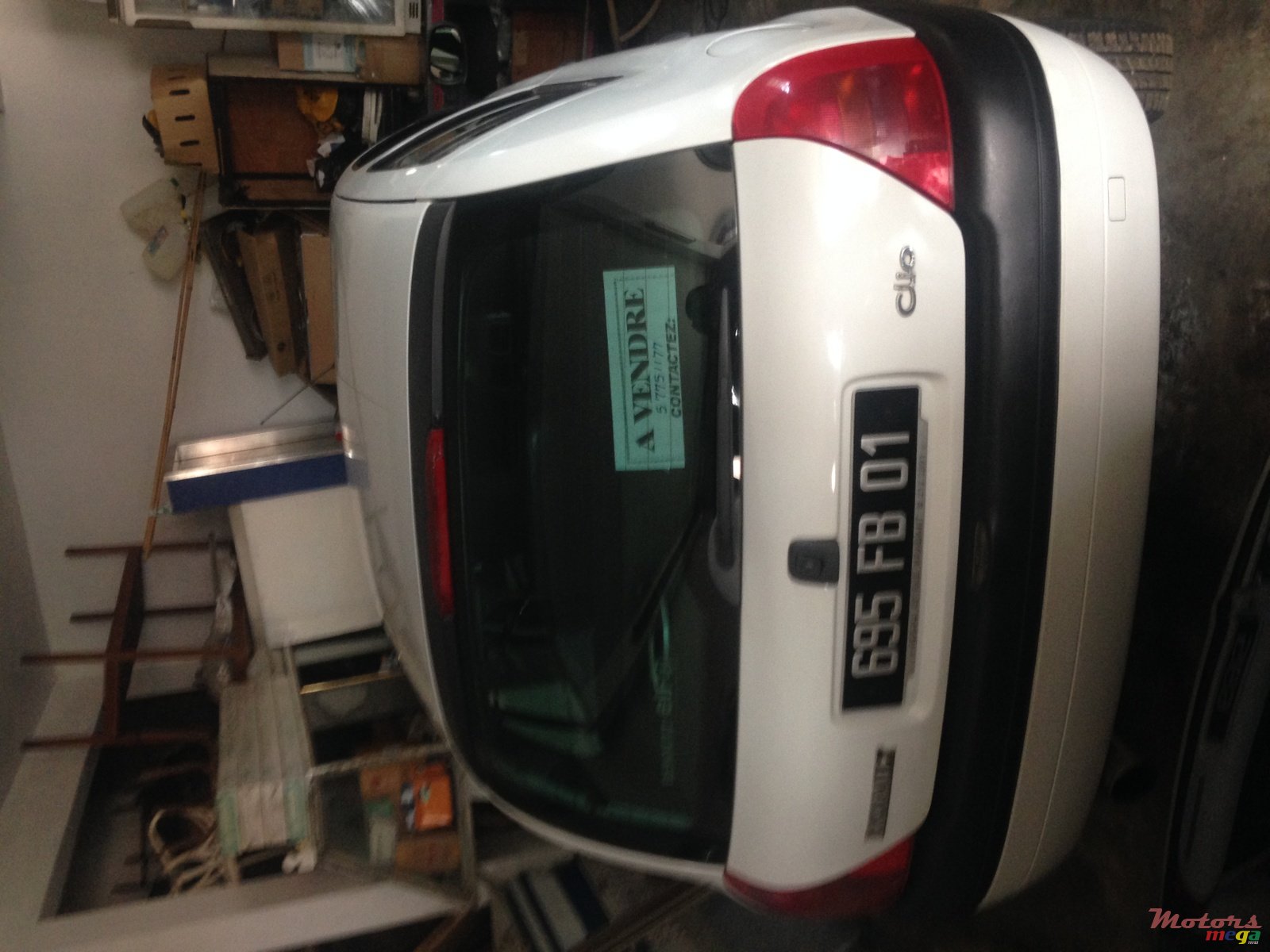 2001' Renault Clio photo #1