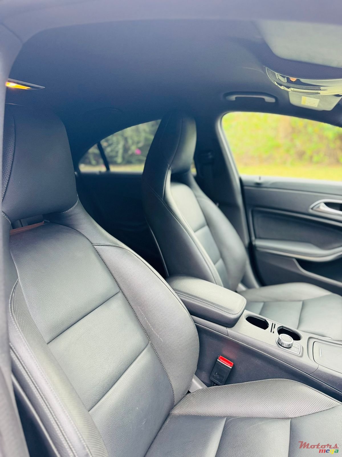 2014' Mercedes-Benz CLA 180 photo #6