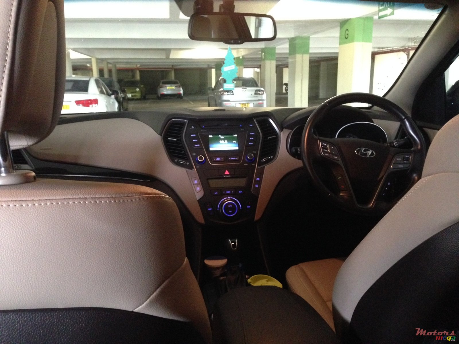 2015' Hyundai Santa Fe photo #2