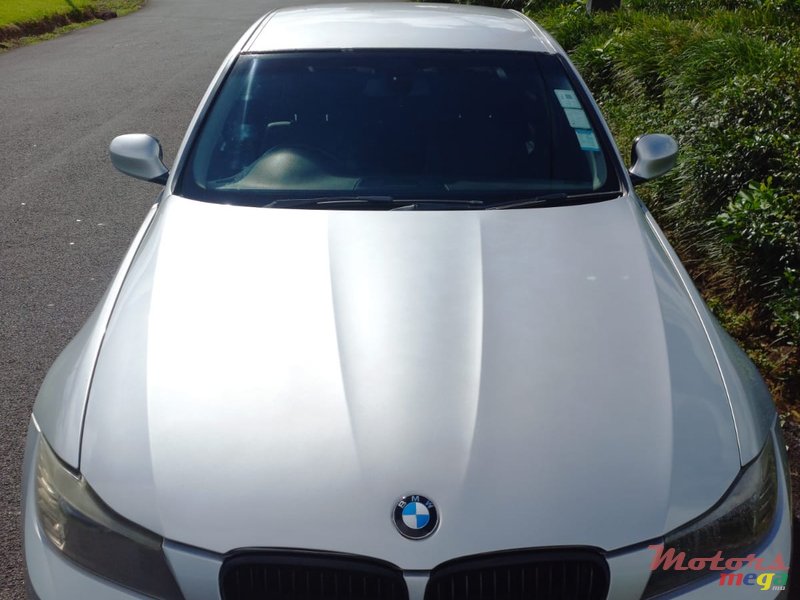 2011' BMW 316 photo #1