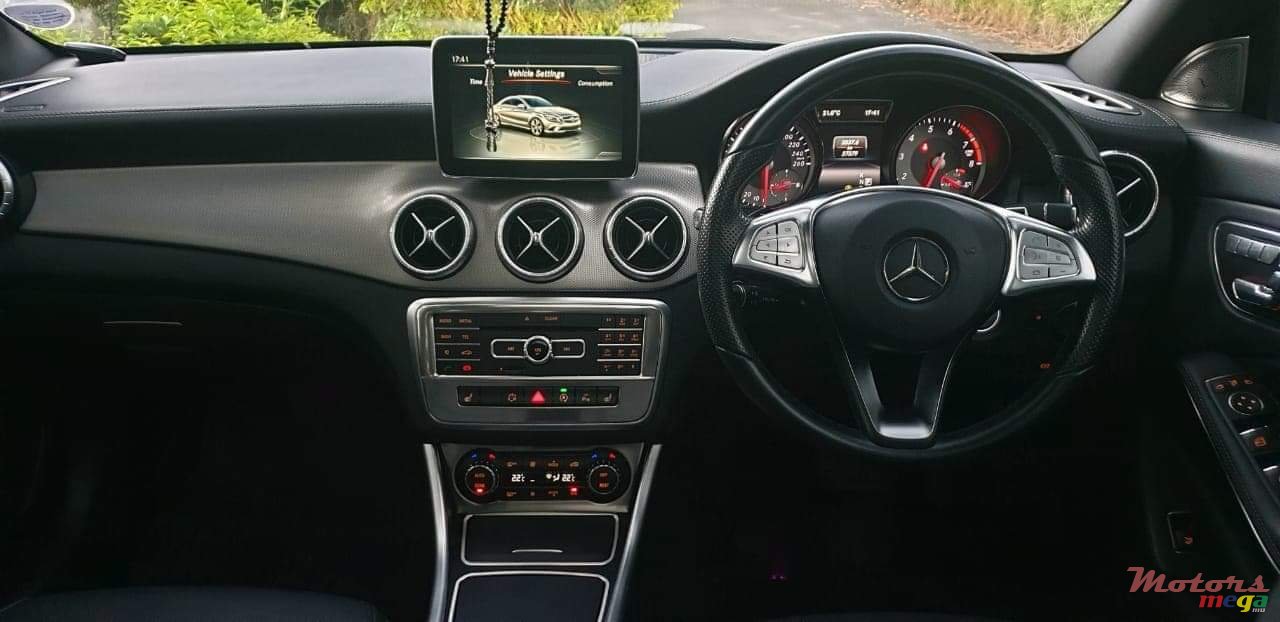2015' Mercedes-Benz CLA 180 photo #4
