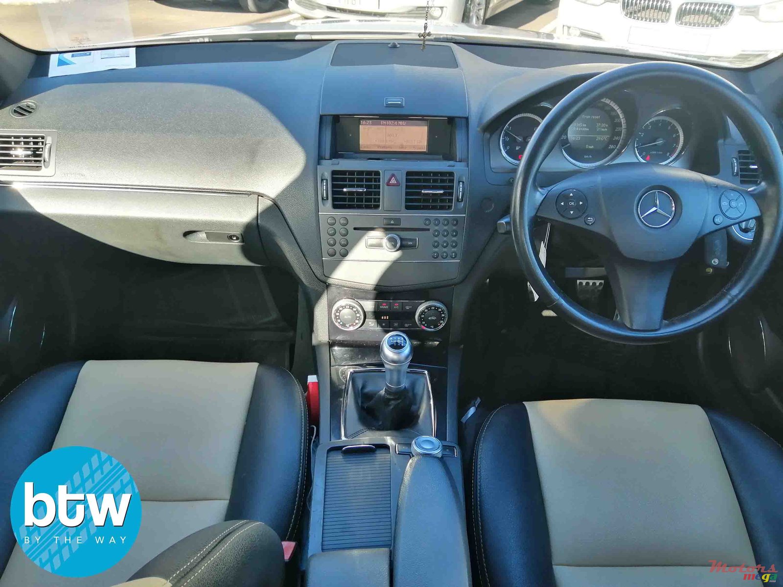 2010' Mercedes-Benz C-Class photo #6