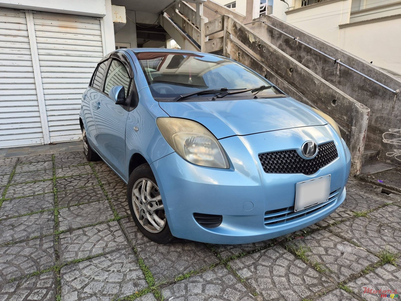 2007' Toyota Vitz photo #1