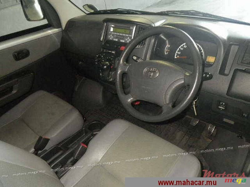 2010' Toyota liteace photo #3