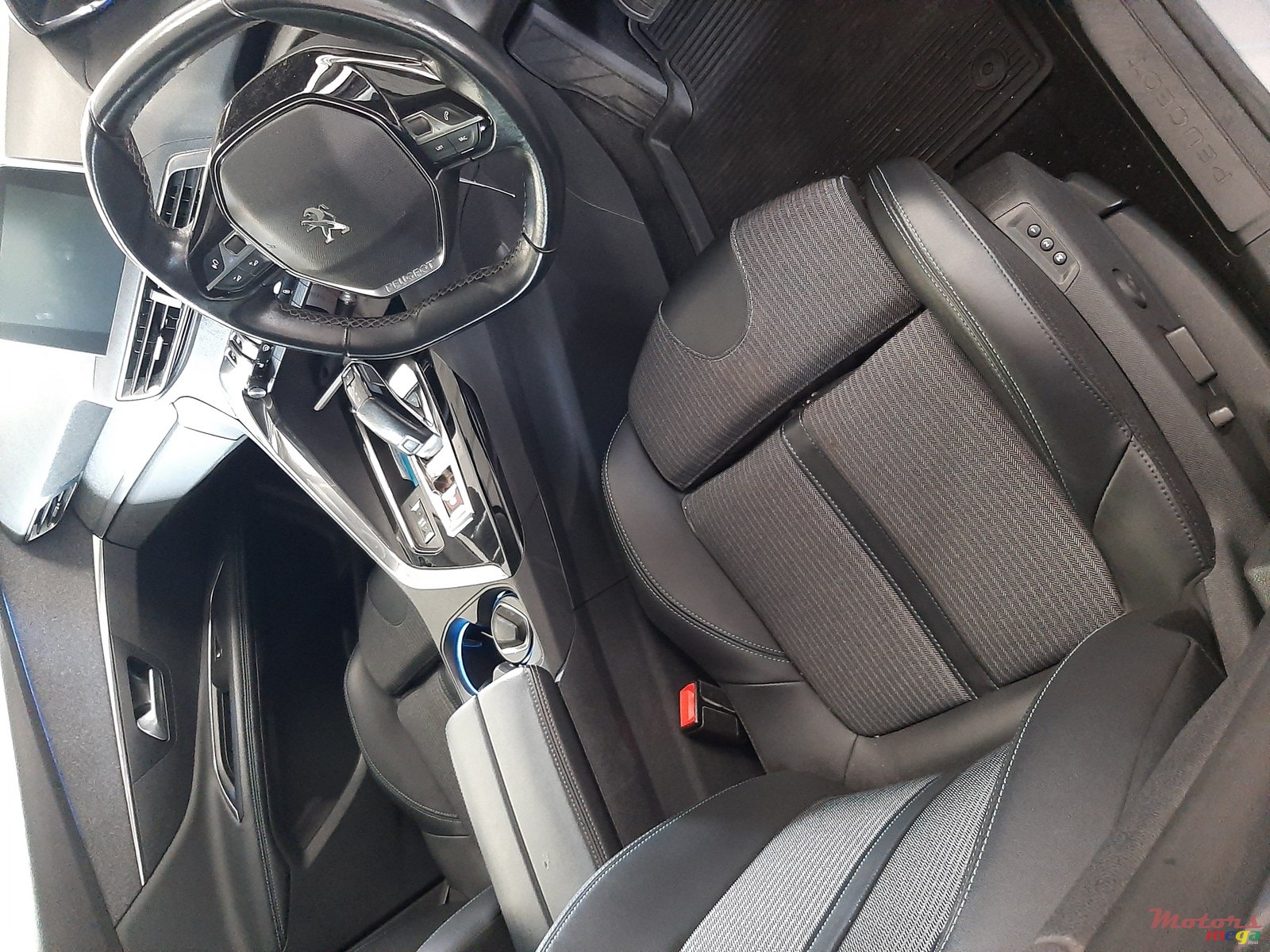 2022' Peugeot 3008 photo #2