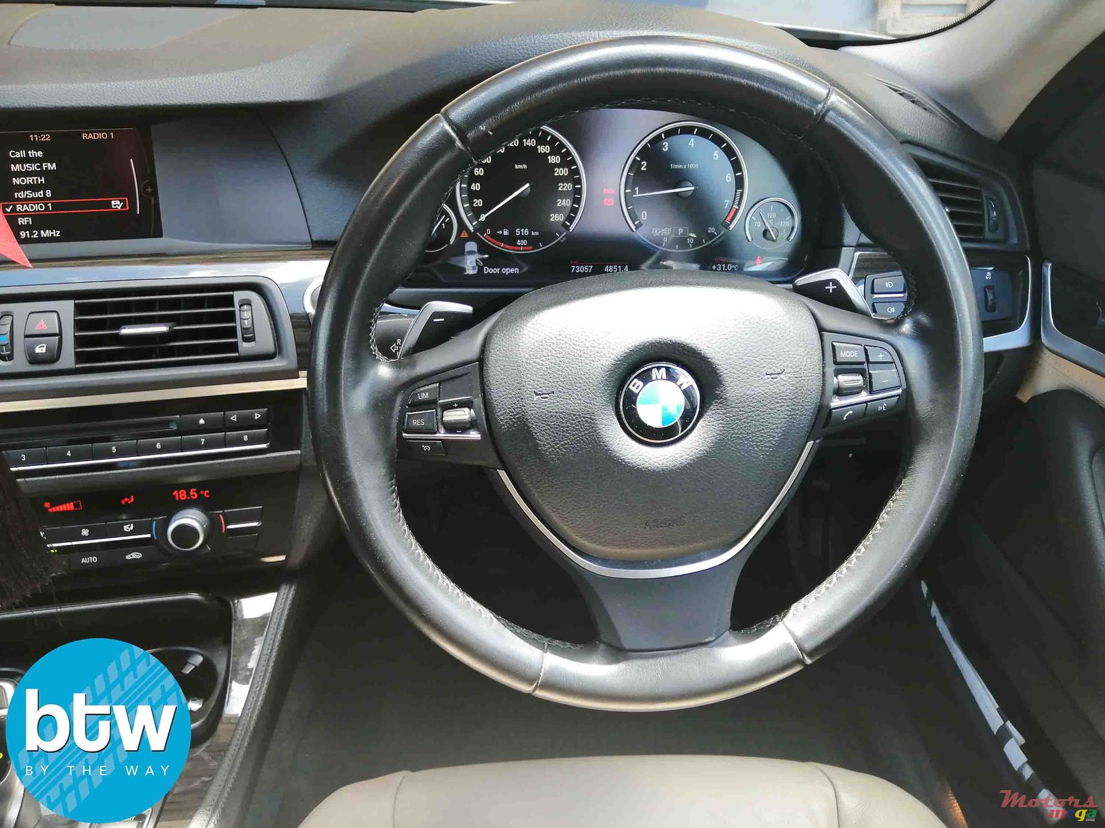 2012' BMW 5 Series 520i photo #6