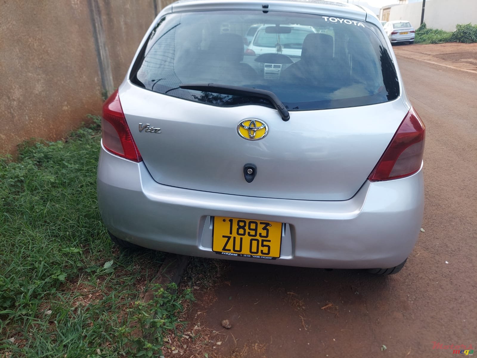 2005' Toyota Vitz photo #5