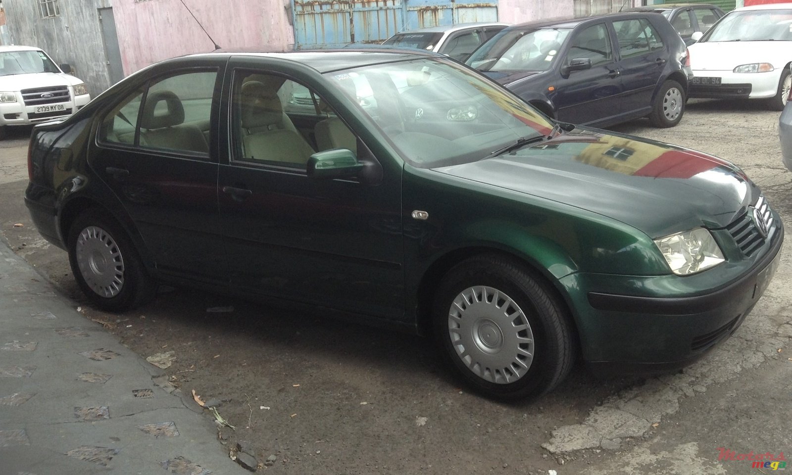 2002' Volkswagen Bora photo #2