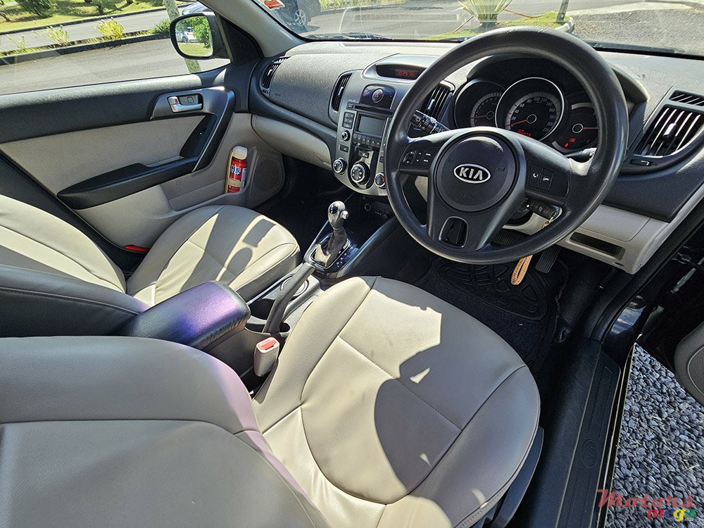 2011' Kia Cerato photo #5