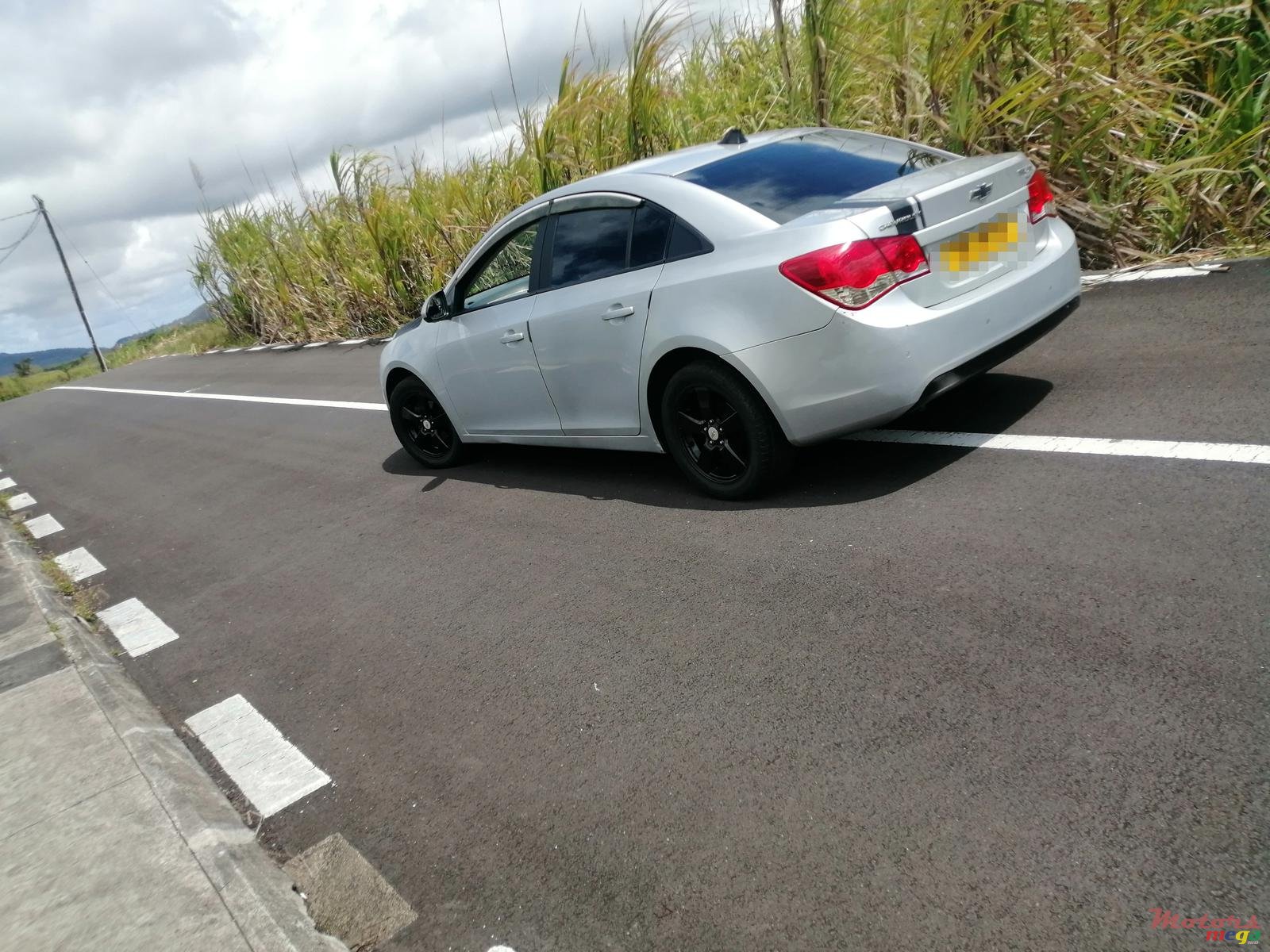 2010' Chevrolet Cruze photo #2