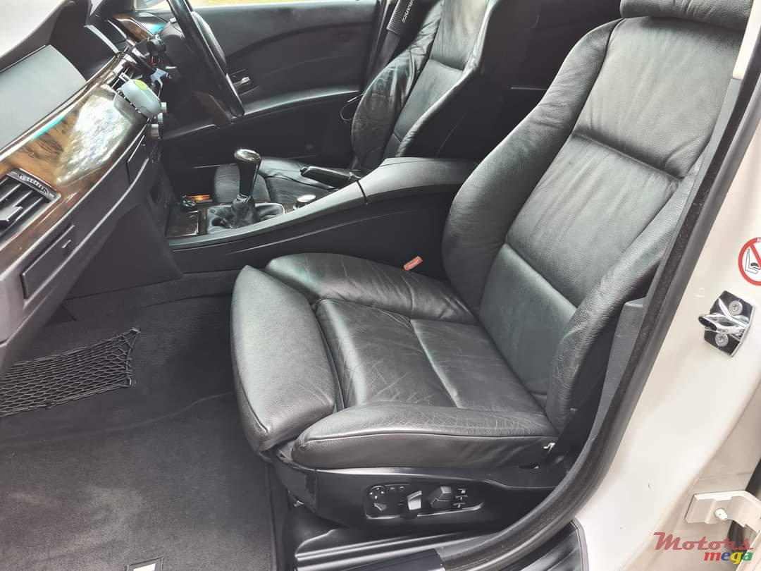 2004' BMW 530 Manual photo #6