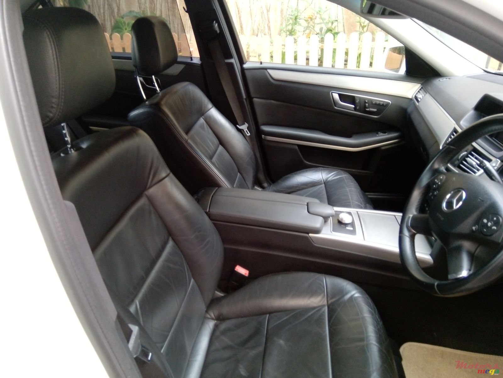 2012' Mercedes-Benz E-Class E350 photo #5