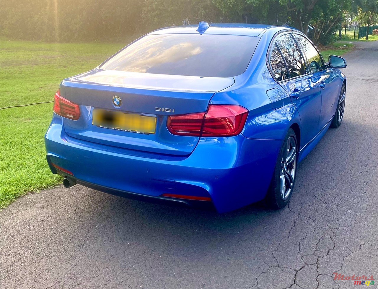 2018' BMW 318 photo #2