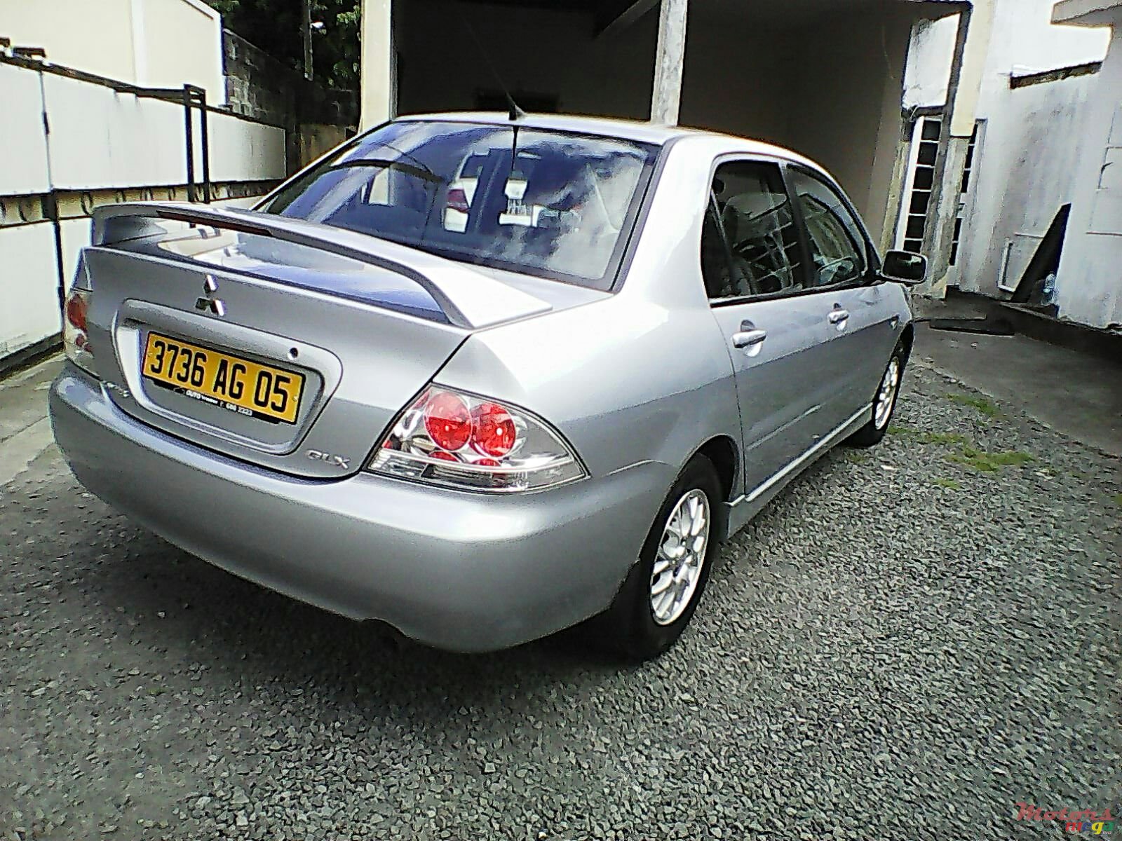 2005' Mitsubishi Lancer Glx photo #2