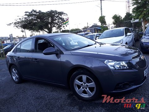 2011' Chevrolet Cruze photo #5