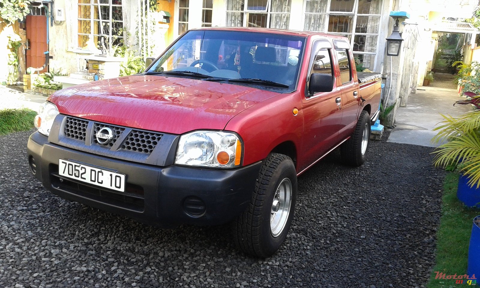 2010' Nissan Navara 2x4 Japan photo #1
