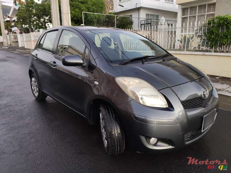 2009' Toyota Yaris photo #1