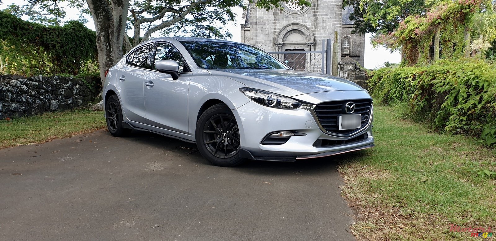 2017' Mazda Axela photo #1