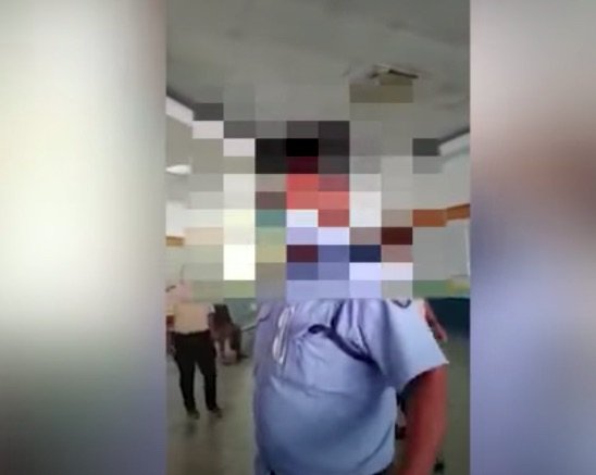 Vidéo buzz: un policier refuse de bien porter son masque à l’hôpital
