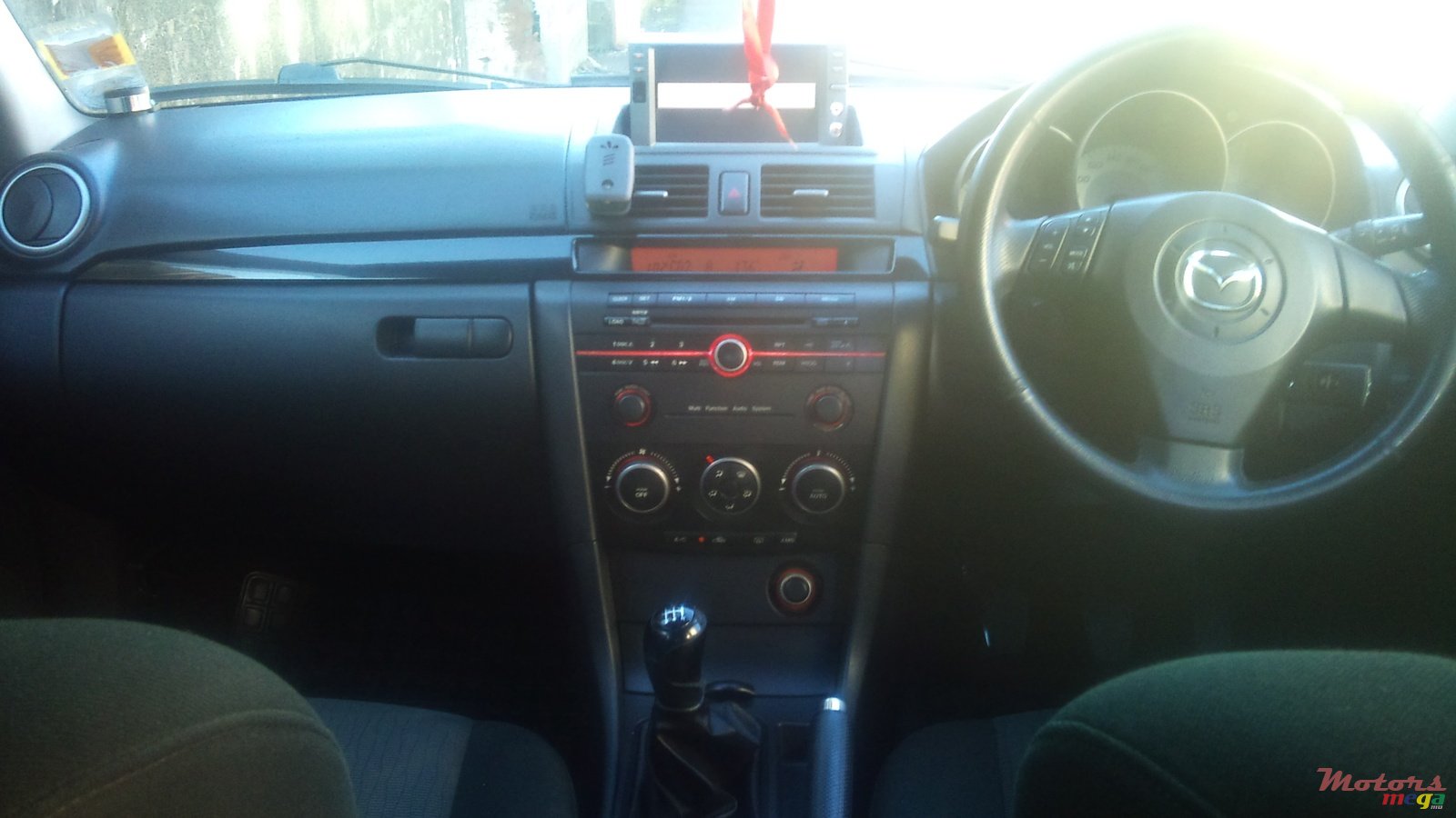 2006' Mazda Axela Hatchback photo #2