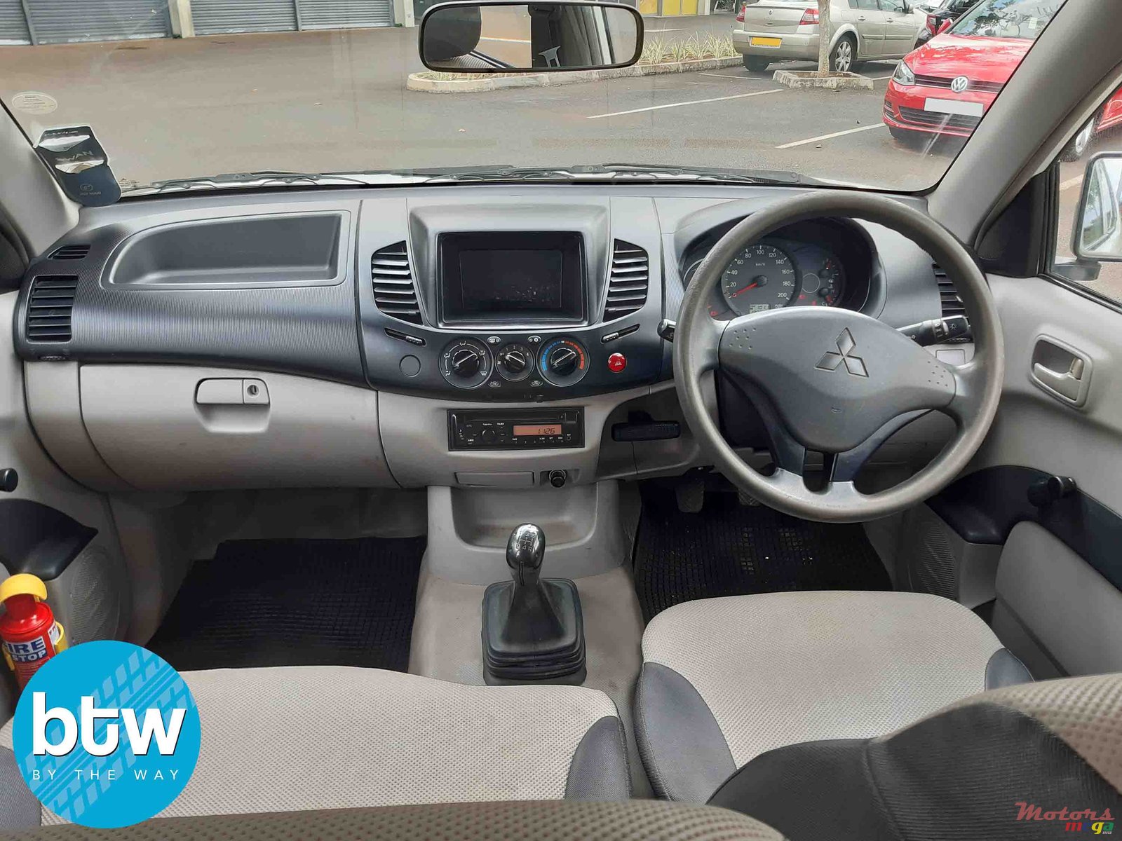 2014' Mitsubishi L 200 4X2 photo #4