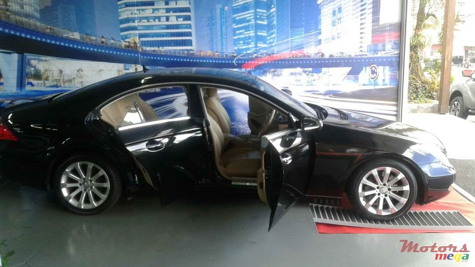 2009' Mercedes-Benz CLS 350 photo #4
