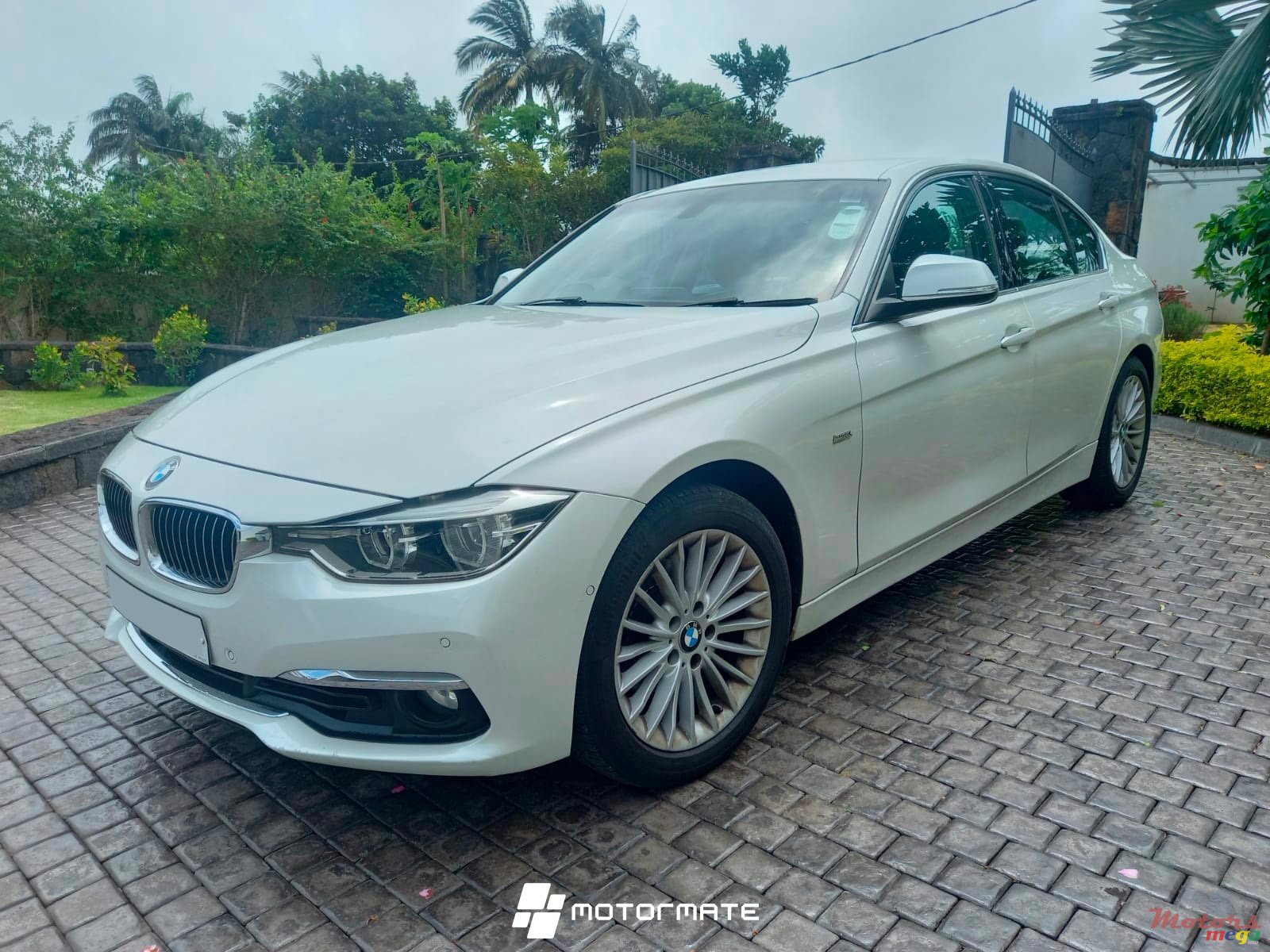 2017' BMW 3 Series photo #2