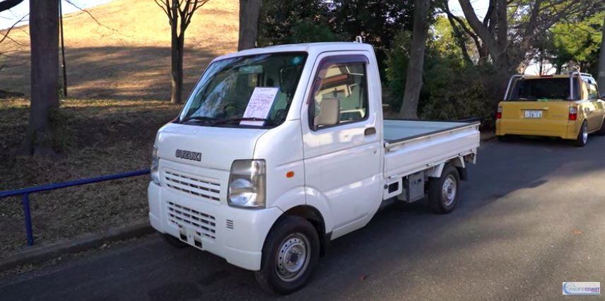 Mid-Engined Suzuki Carry With 4WD Is An Adorable Kei Truck