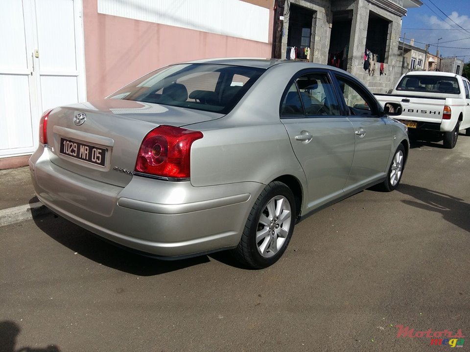 2005' Toyota Avensis photo #3