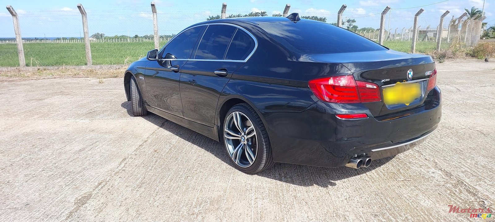 2011' BMW 5 Series 520D photo #5