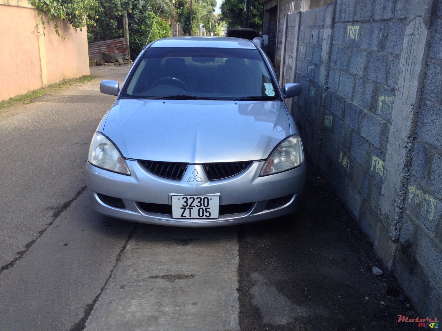 2005' Mitsubishi Lancer glx photo #1