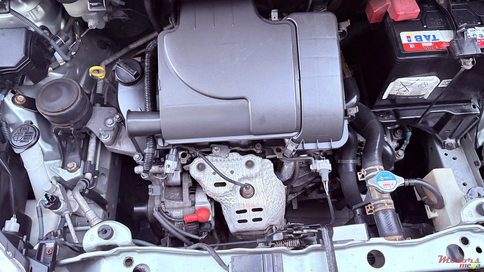 2011' Toyota Vitz photo #7